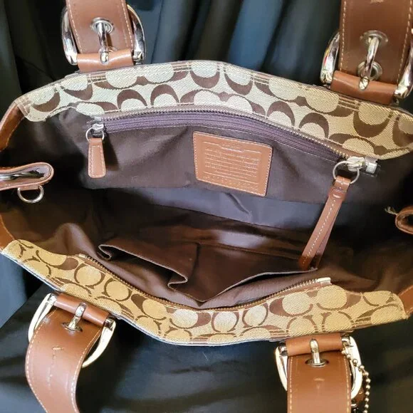 COACH Signature Pleated Shoulder tote in Brown/Beige. Perfect classic fall bag! - Picture 6 of 16
